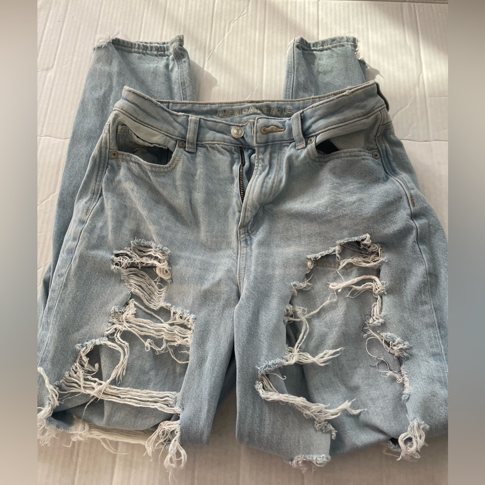 American Eagle Women’s Mom Jeans Size 4